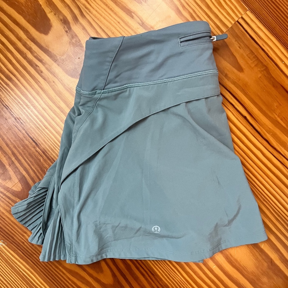 Lululemon Play Off The Pleats Mid-Rise Skirt